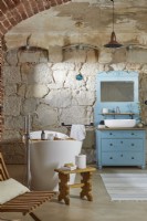 Country style bathrooms 
