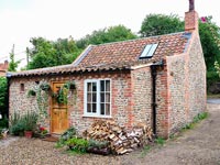 Exterior of small country cottage 